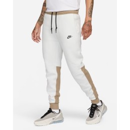 Pantalone Nike Tech Fleece...